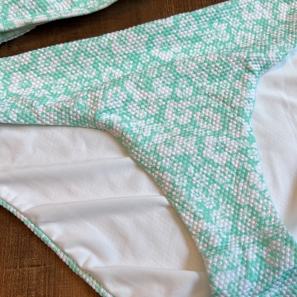 Gianni Bini Ruffle Top Bikini - Picture 3 of 6